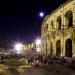 il y a foule devant les arenes